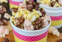 Banana Split Popcorn Recipe: Sweet & Creamy Frozen Snack