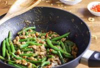 Chinese-Style Green Beans with Crispy Tempeh (Vegan Recipe)
