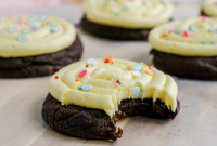 Chocolate Birthday Cookies with Frosting: Festive Recipe & Tips