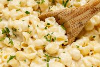 Creamy Stovetop White Cheddar Macaroni and Cheese