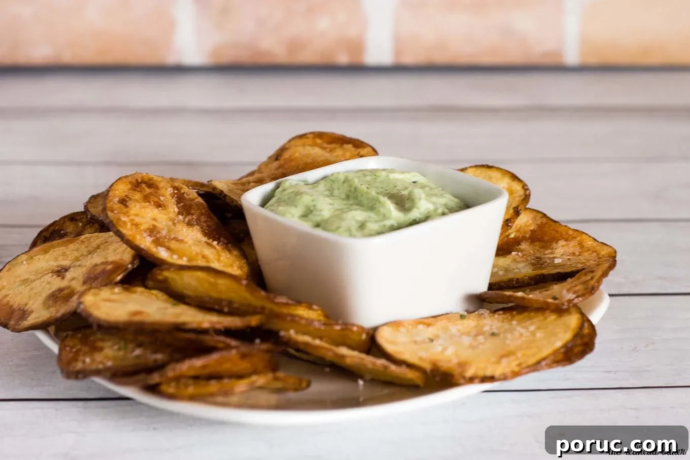 Crispy Rosemary Potato Chips with Garlic Herb Aioli Dip 3 Rosemary potato chips: you can't get this flavor in a bag of store-bought chips! Dunk these crispy chips in a dip of fresh herb aioli for even more flavor. #ProgressiveEats