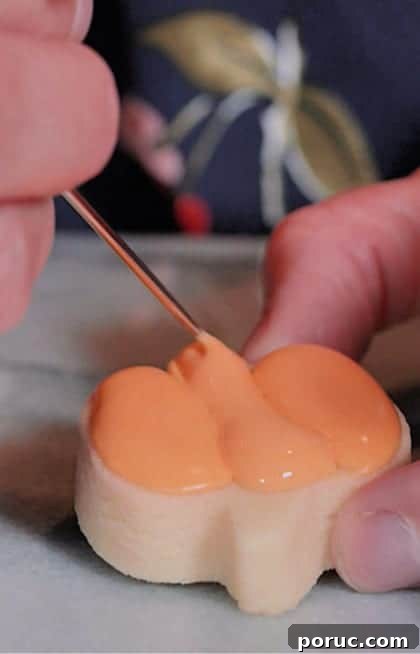 Royal Icing Recipe from Cookie Pro Kelli Eldred — Tips & Technique 4 how to make cookies that look like pumpkins