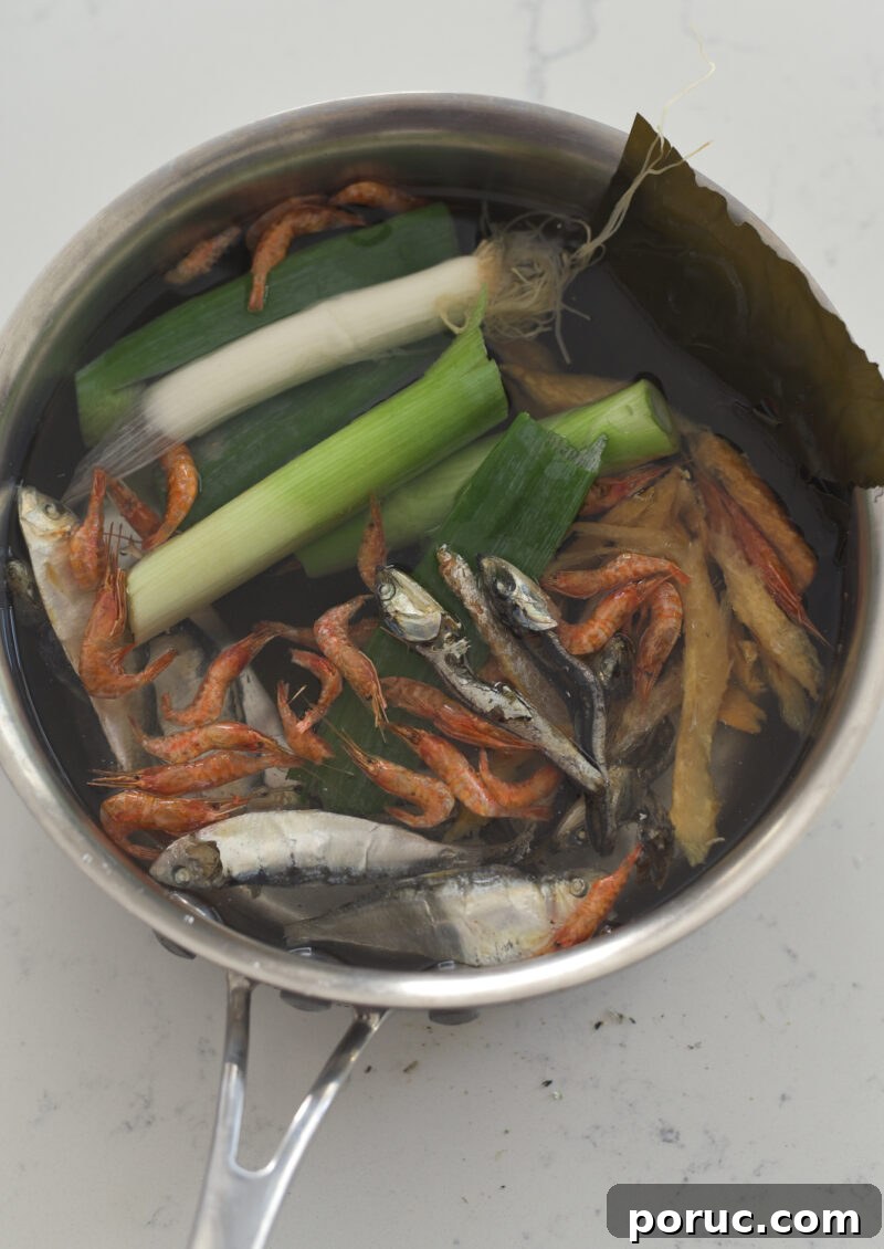 5 Essential Korean Soup Stocks for Authentic Korean Cooking 12 Various dried seafood and leek are combined with water in a pan.