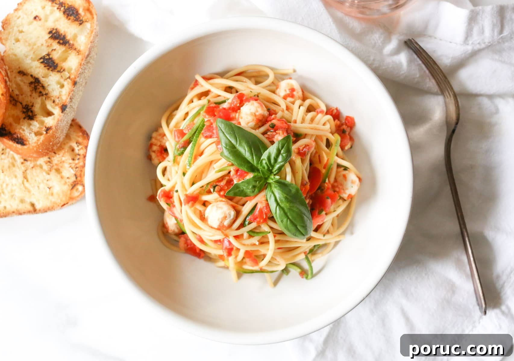 Spaghetti-with-Zucchini-Cherry-Tomato-Sauce-and-Fresh-Mozzarella-8