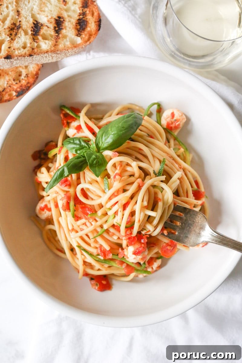spaghetti-with-zucchini-cherry-tomato-sauce-and-fresh-mozzarella-6