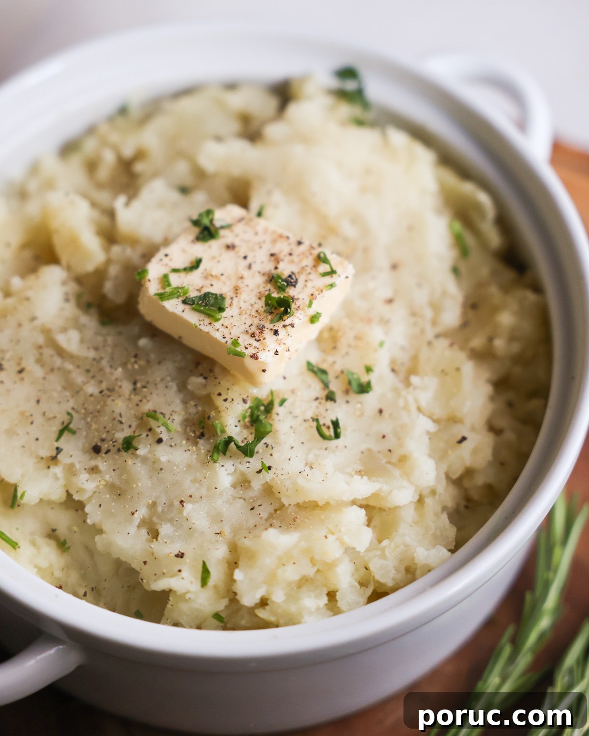 Fluffy Vegan Mashed Potatoes Recipe for Creamy Comfort 12 close up of vegan mashed potatoes in a white bowl.