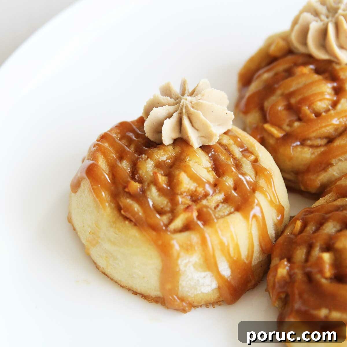 Vegan Caramel Apple Pie Cinnamon Rolls — Sweet & Sticky Treat 3 img 18585 2
