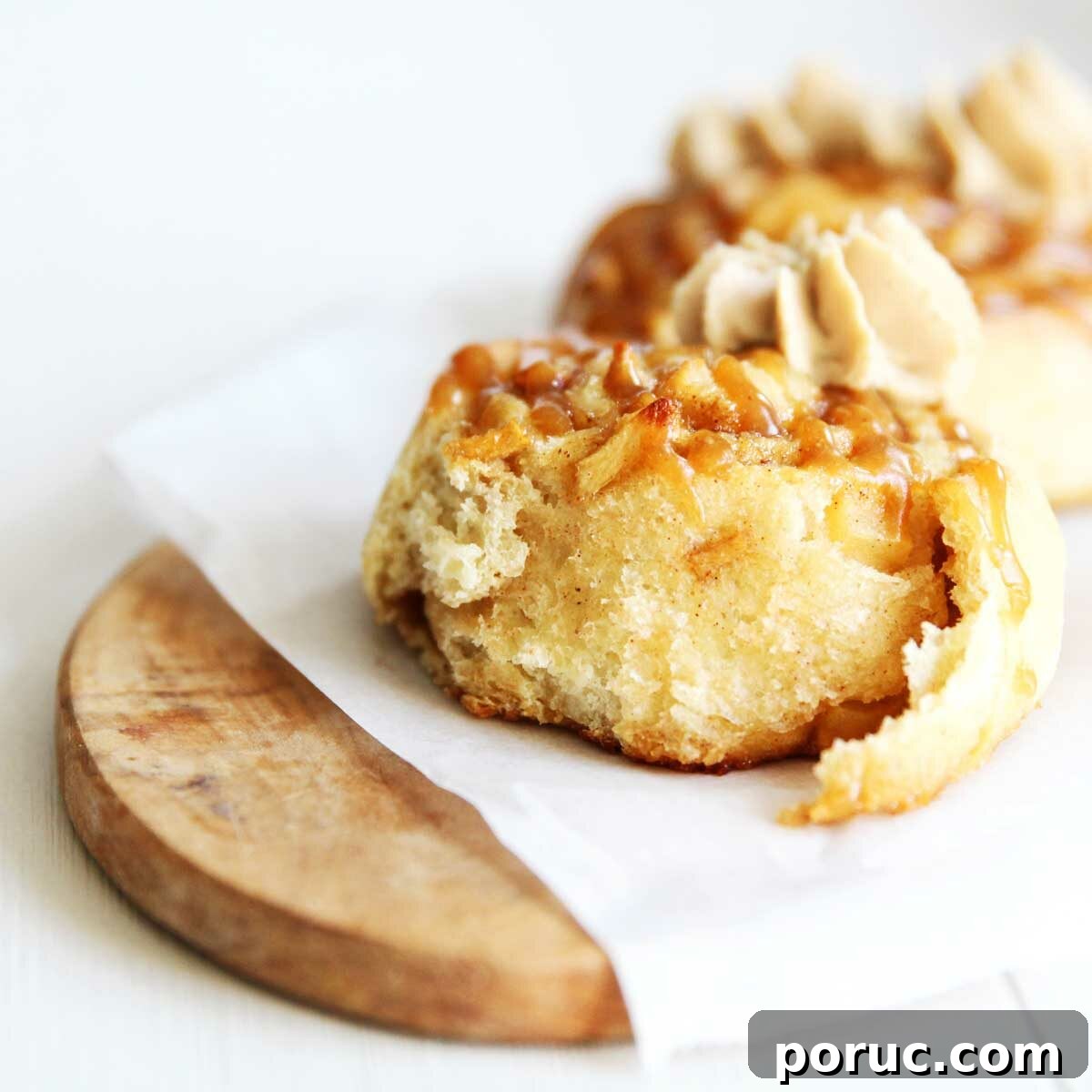 Vegan Caramel Apple Pie Cinnamon Rolls — Sweet & Sticky Treat 18 img 18585 51