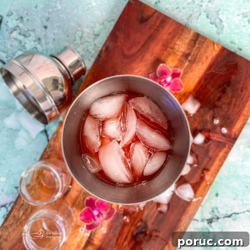Shaking cocktail