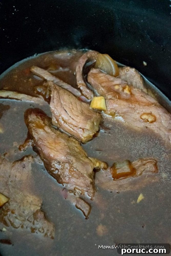 Slow-Cooker Beef and Broccoli with Savory Garlic Sauce 4 Beef and broccoli slow cooker close up