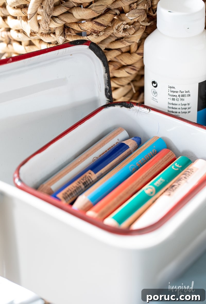 Hidden Vintage Treasures: My Latest Retro Finds and Collectibles 13 Vintage enamelware containers with lids