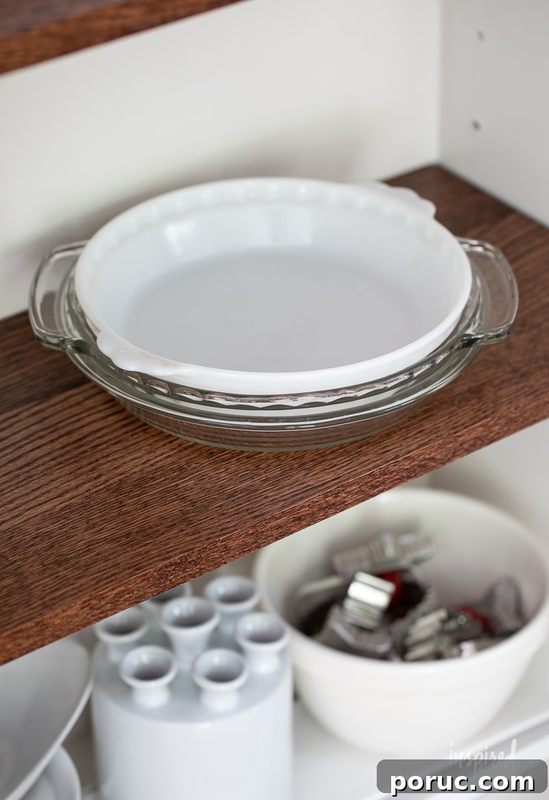 Hidden Vintage Treasures: My Latest Retro Finds and Collectibles 8 Small vintage pie plate on table
