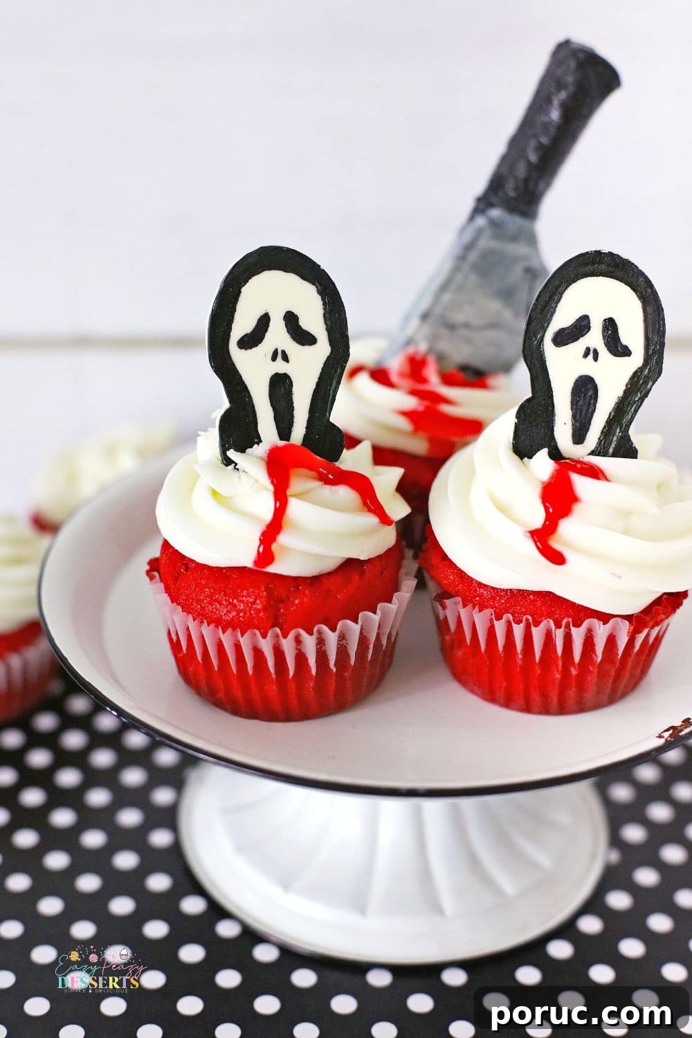 Bloody Halloween Cupcakes with Scream Faces and Knife Toppers 2 Scary Halloween cupcakes with scream faces and knifes