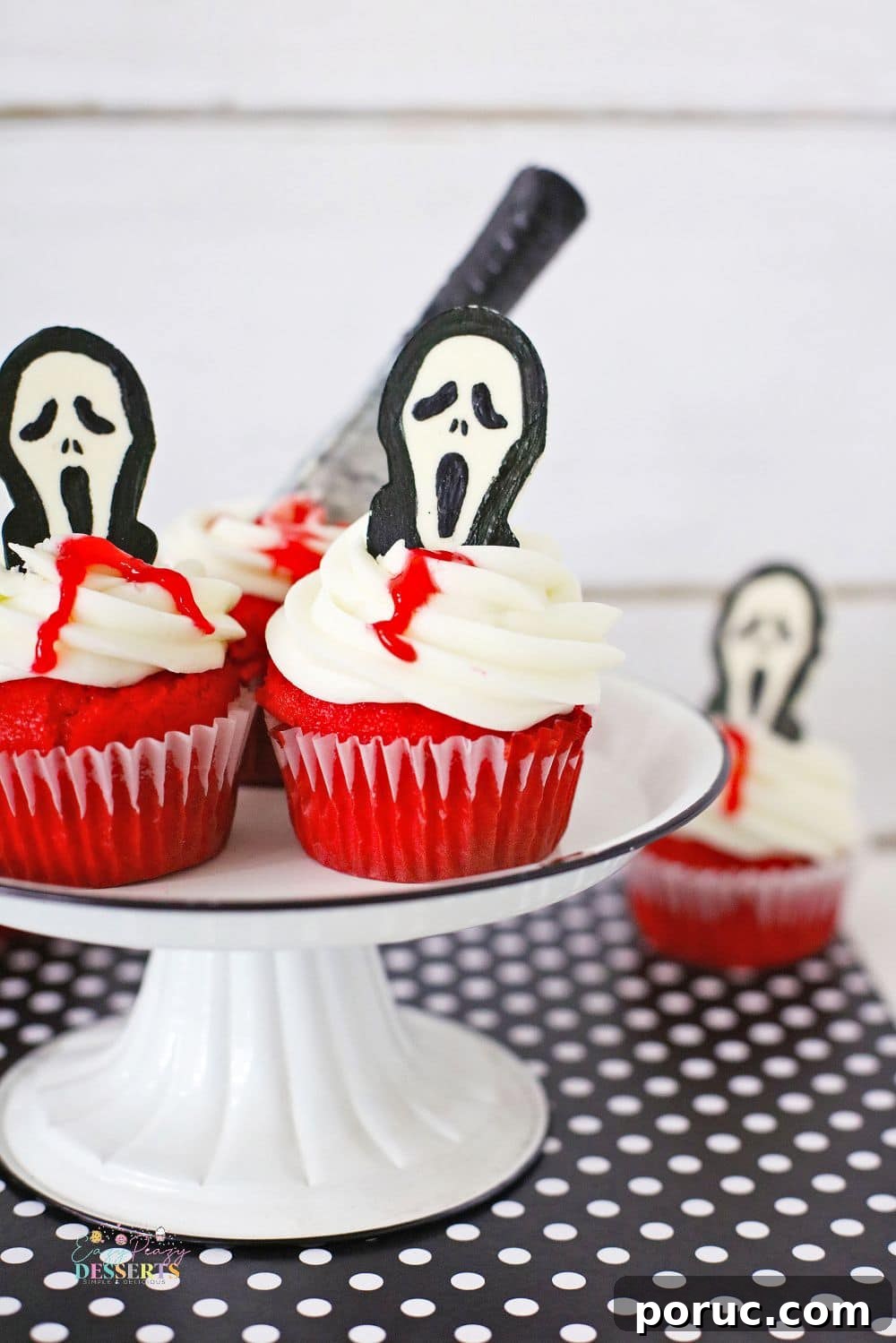 Bloody Halloween Cupcakes with Scream Faces and Knife Toppers 5 Scary cupcakes for Halloween party