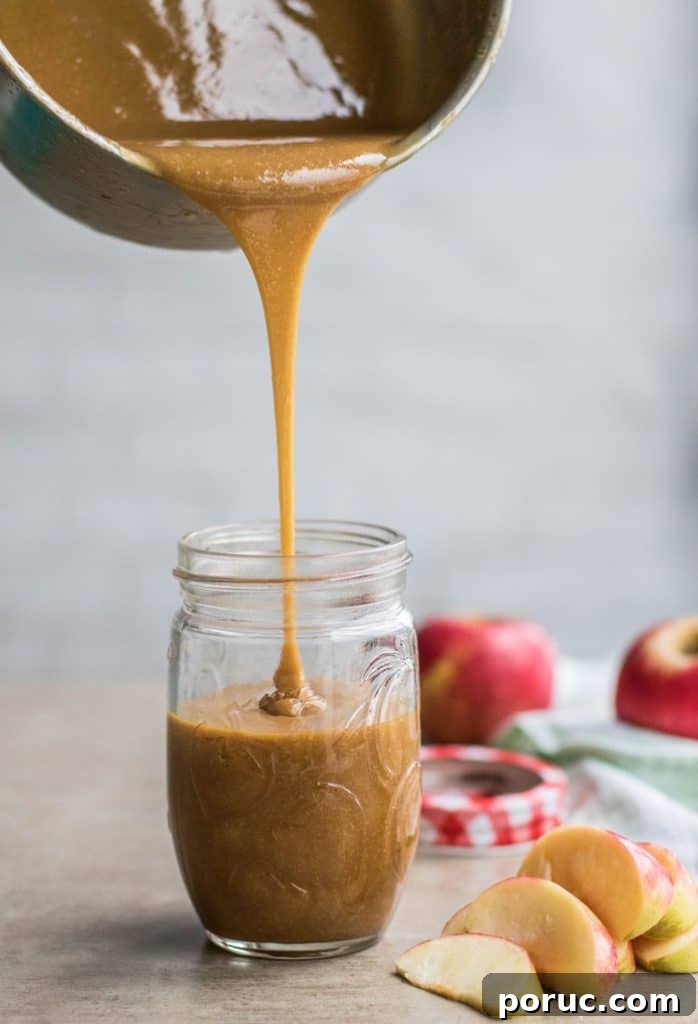 Vegan Salted Caramel Sauce — Refined Sugar-Free Recipe 3 Easy Caramel Sauce / This dairy free and refined sugar free caramel sauce takes about 5 minutes to make!