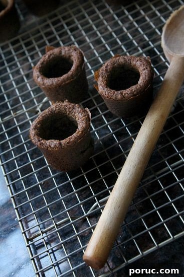 Gingerbread Cookie Cups Recipe | SnappyGourmet.com