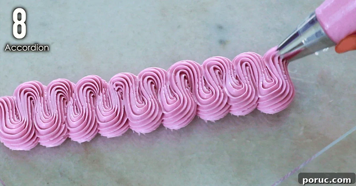 buttercream piping: Accordion shepe